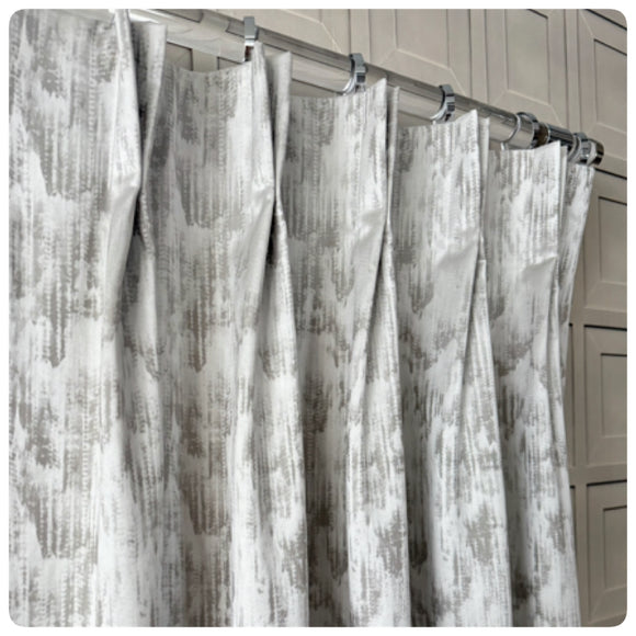 Jaquard
Satin
shimmer
designer drapes
designer custom curtains
light gray silk curtains